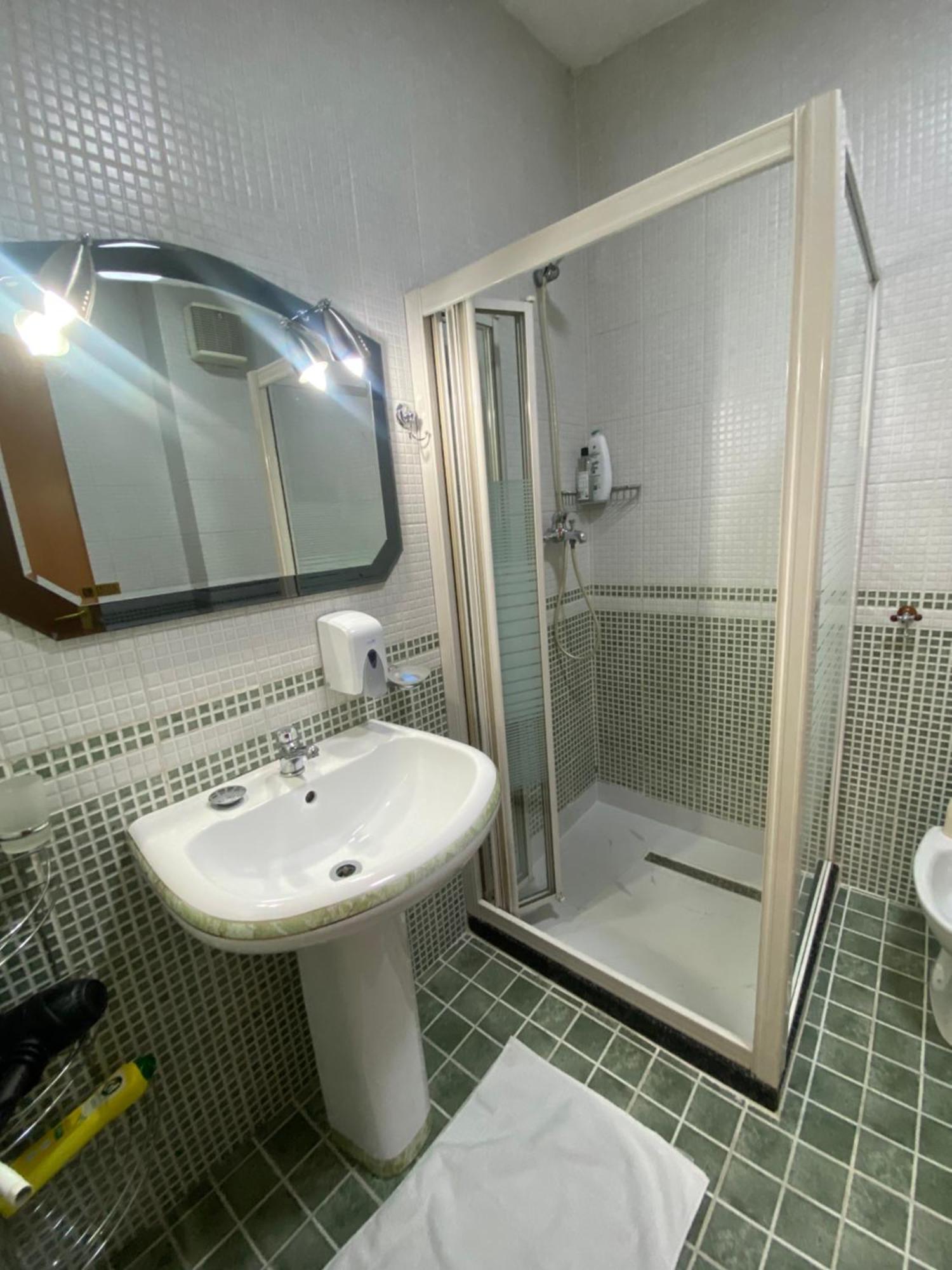 Rtsh Apartment Тирана Екстер'єр фото